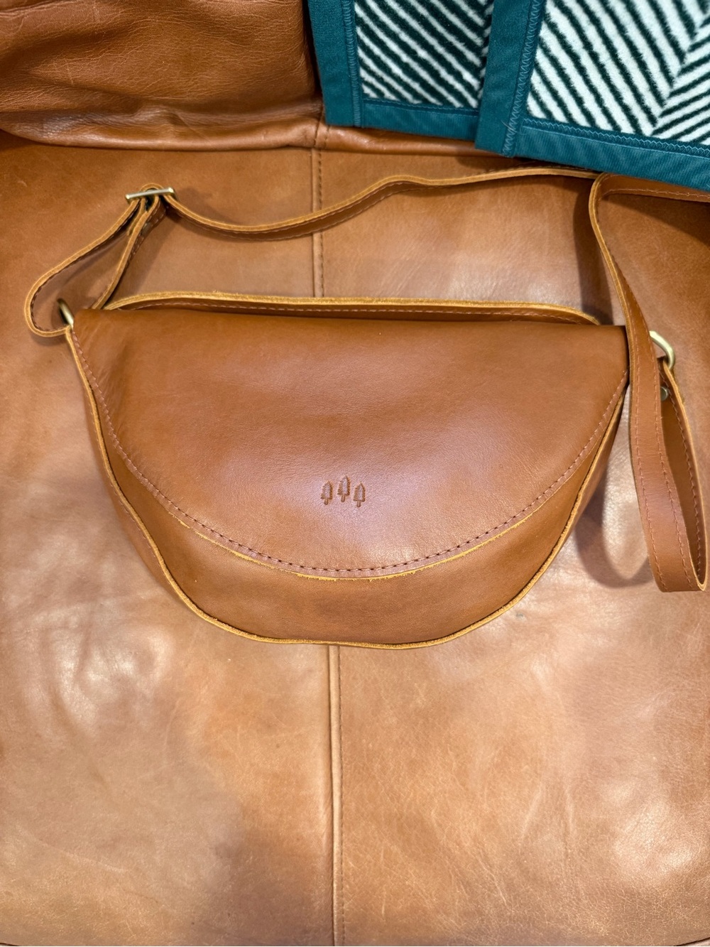 Portland Leather Goods Koala Sling bag in Honey